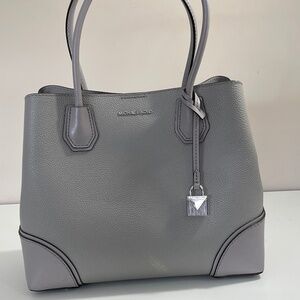 Micheal Kors Mercer Gallery Studio Center zip tote leather Pearl gray